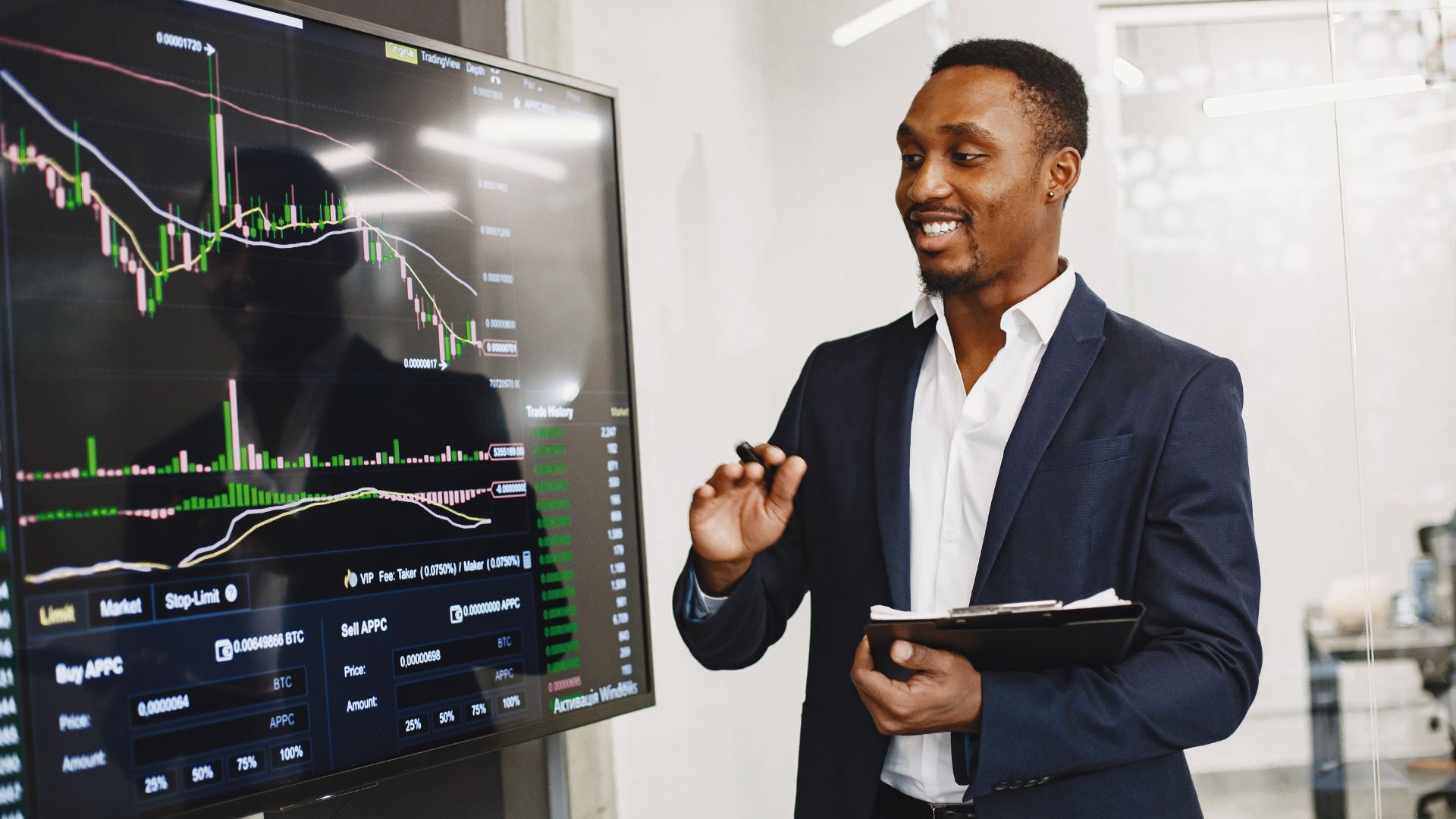 Professional presenting SEO analytics and performance data on large screen